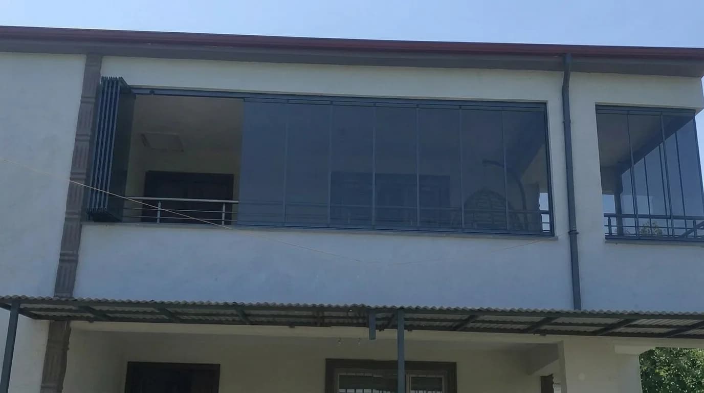 Balkonda katlanır cam balkon uygulaması, proje görünümü 2