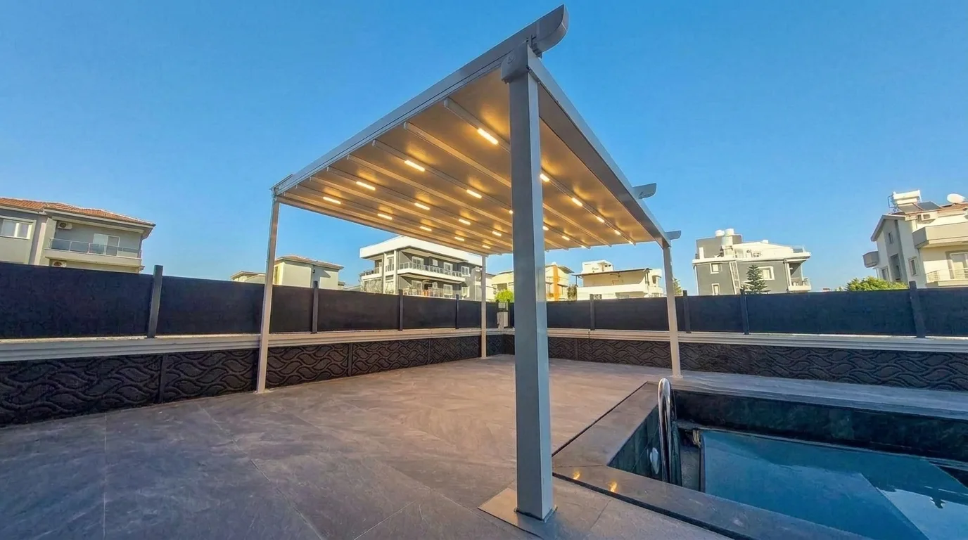 Havuz kenarında pergola tente uygulaması